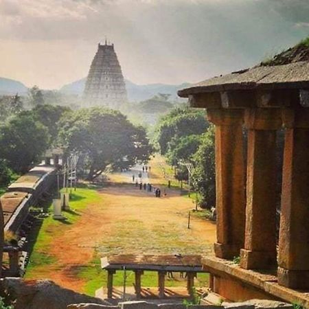 Om Shanti Om Home Stay & Cafe Hampi Exteriör bild
