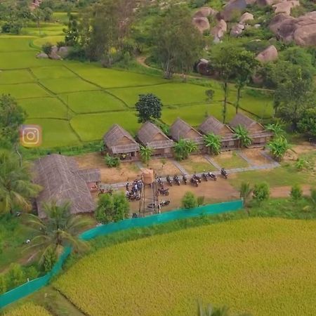 Om Shanti Om Home Stay & Cafe Hampi Exteriör bild