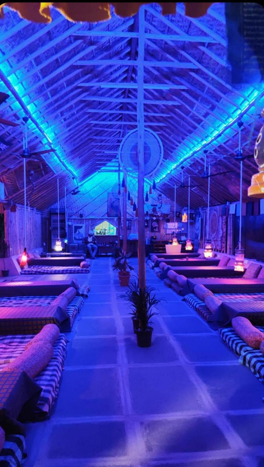 Om Shanti Om Home Stay & Cafe Hampi Exteriör bild