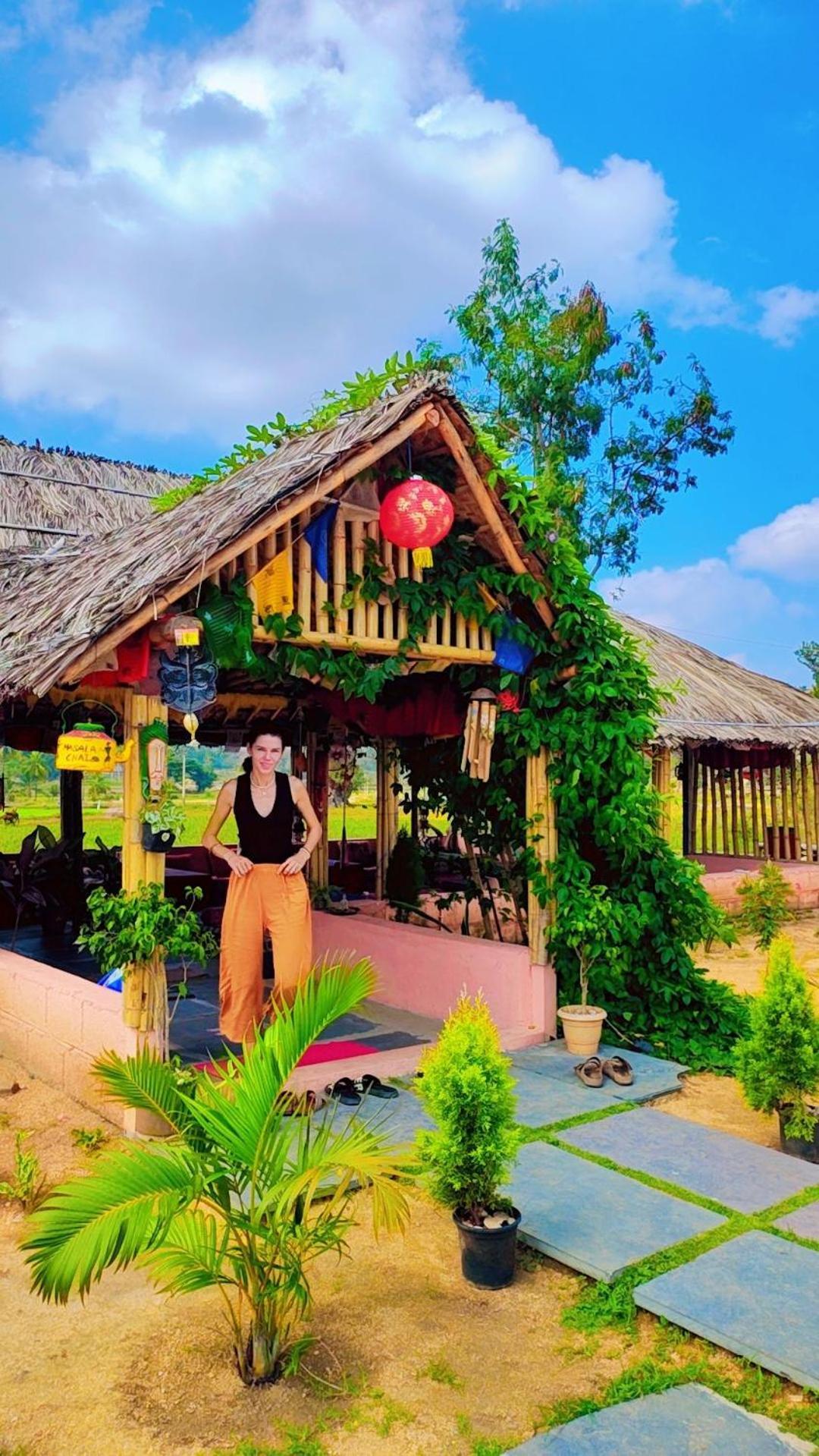 Om Shanti Om Home Stay & Cafe Hampi Exteriör bild