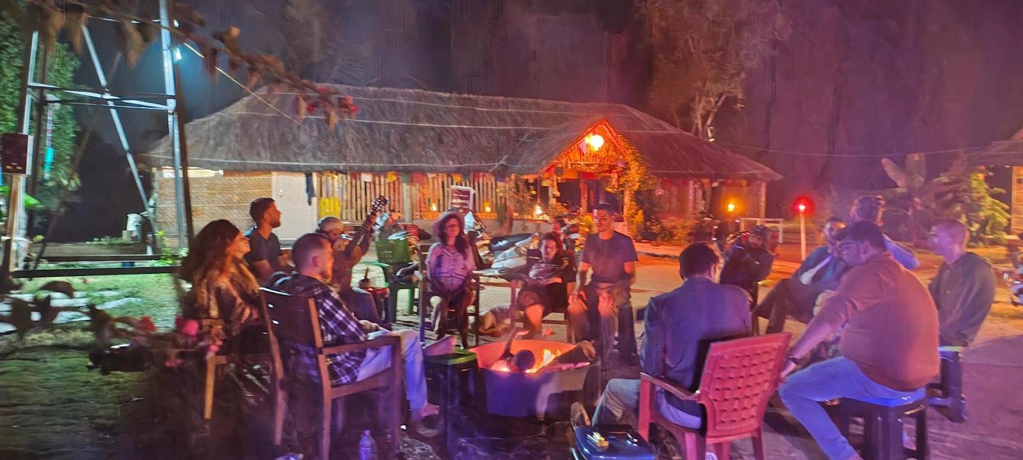 Om Shanti Om Home Stay & Cafe Hampi Exteriör bild