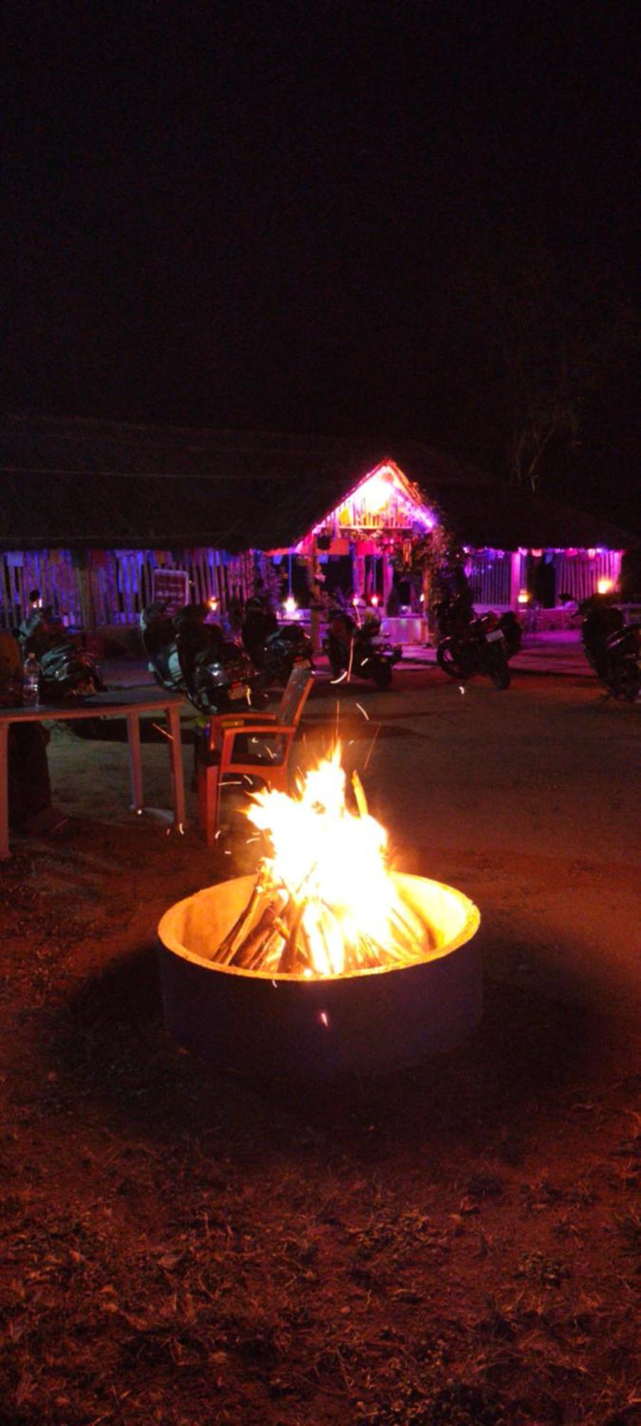 Om Shanti Om Home Stay & Cafe Hampi Exteriör bild