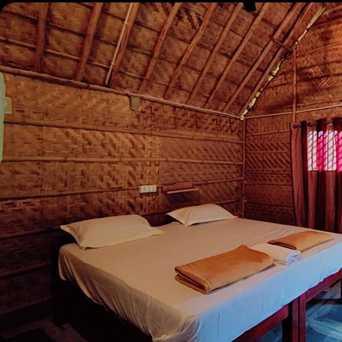 Om Shanti Om Home Stay & Cafe Hampi Exteriör bild